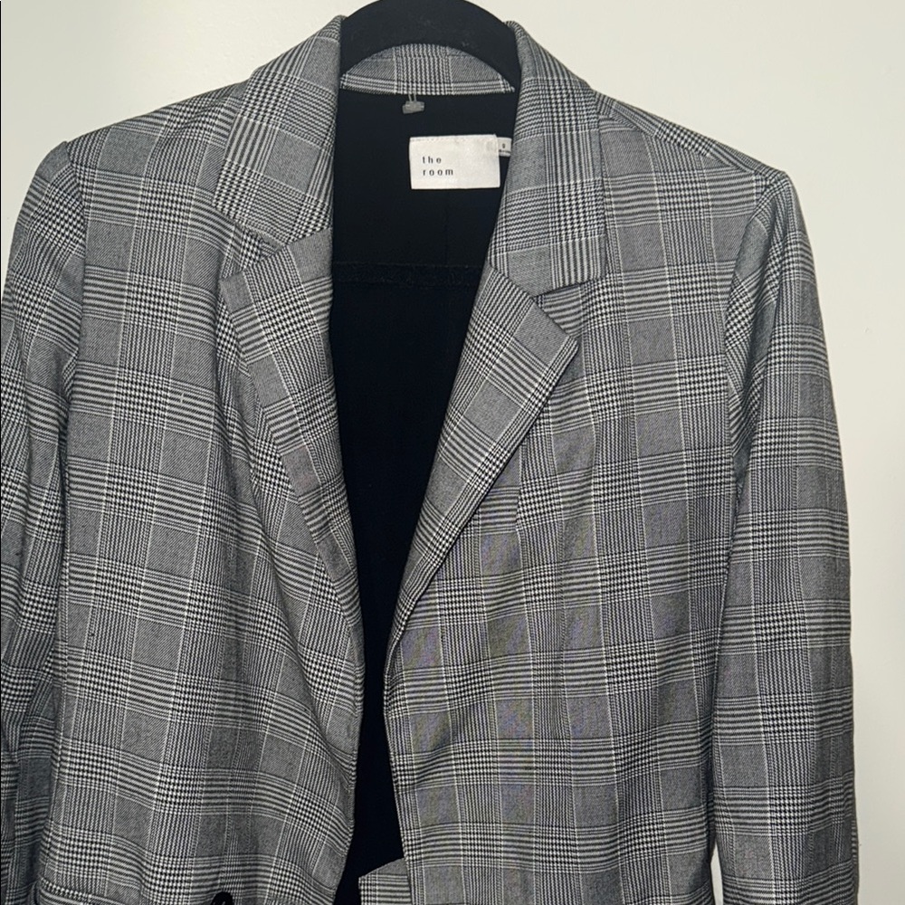 Gray Blazer with Modern Plaid Design - Picture 3 of 3